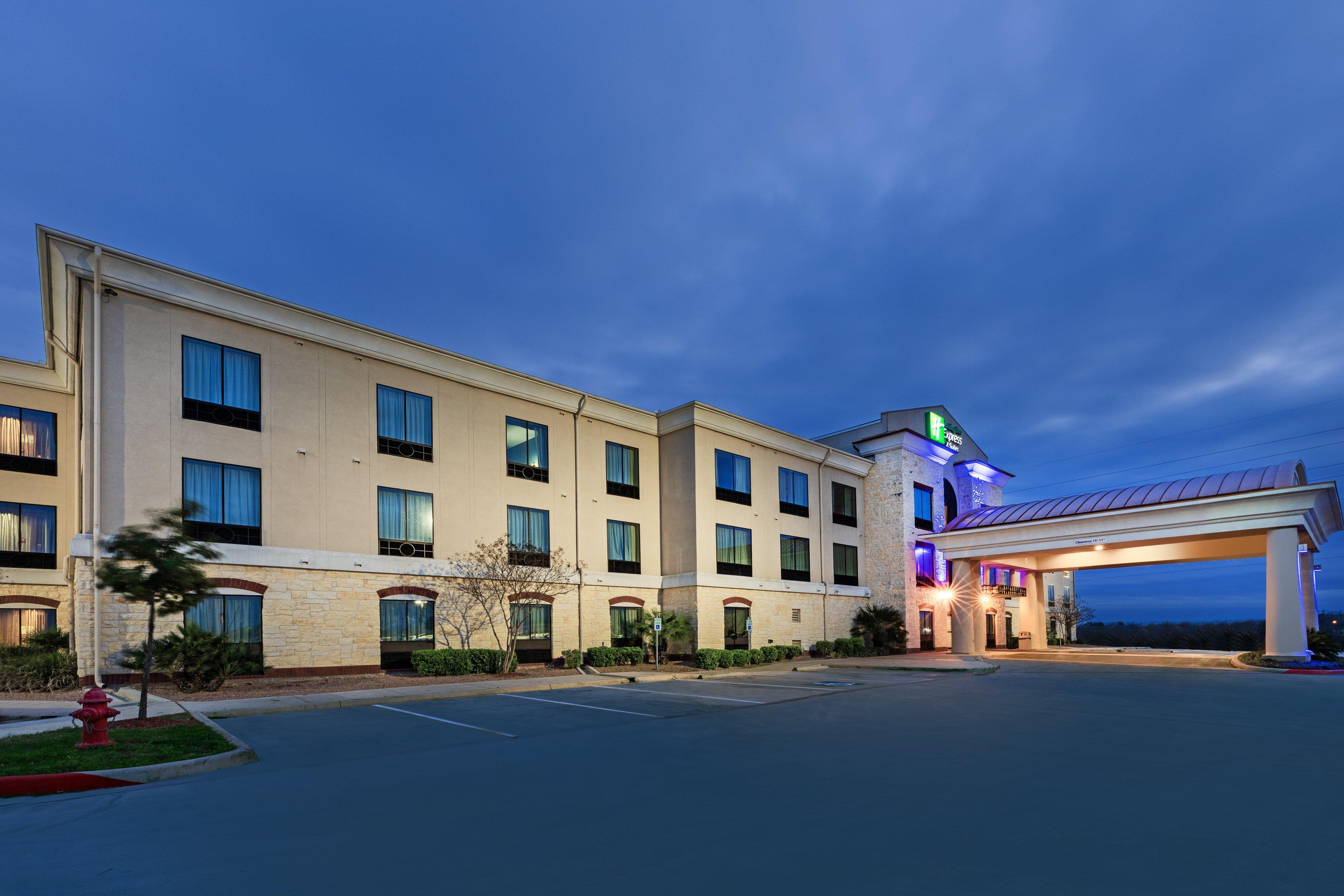 Holiday Inn Express Hotel & Suites Floresville By Ihg Exterior foto